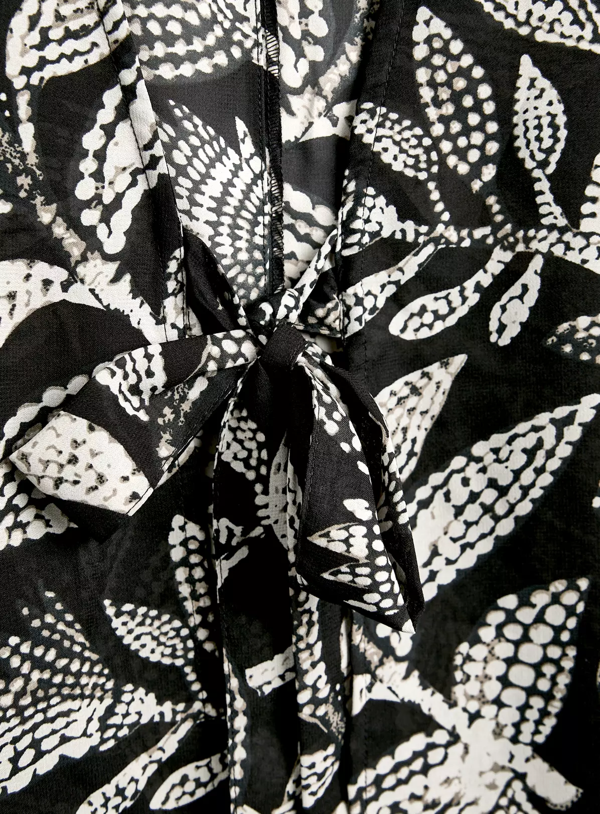 Mono Leaf Print Long Line Cover Up - XL 4 Mono Leaf Print Long Line Cover Up - XL - Image 4