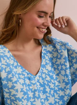 Everbelle Blue Floral Relaxed Woven Top 10 7 Everbelle Blue Floral Relaxed Woven Top 10 -Fit In Dress Sales tuc142230557 Multi20Coloured R Z003A