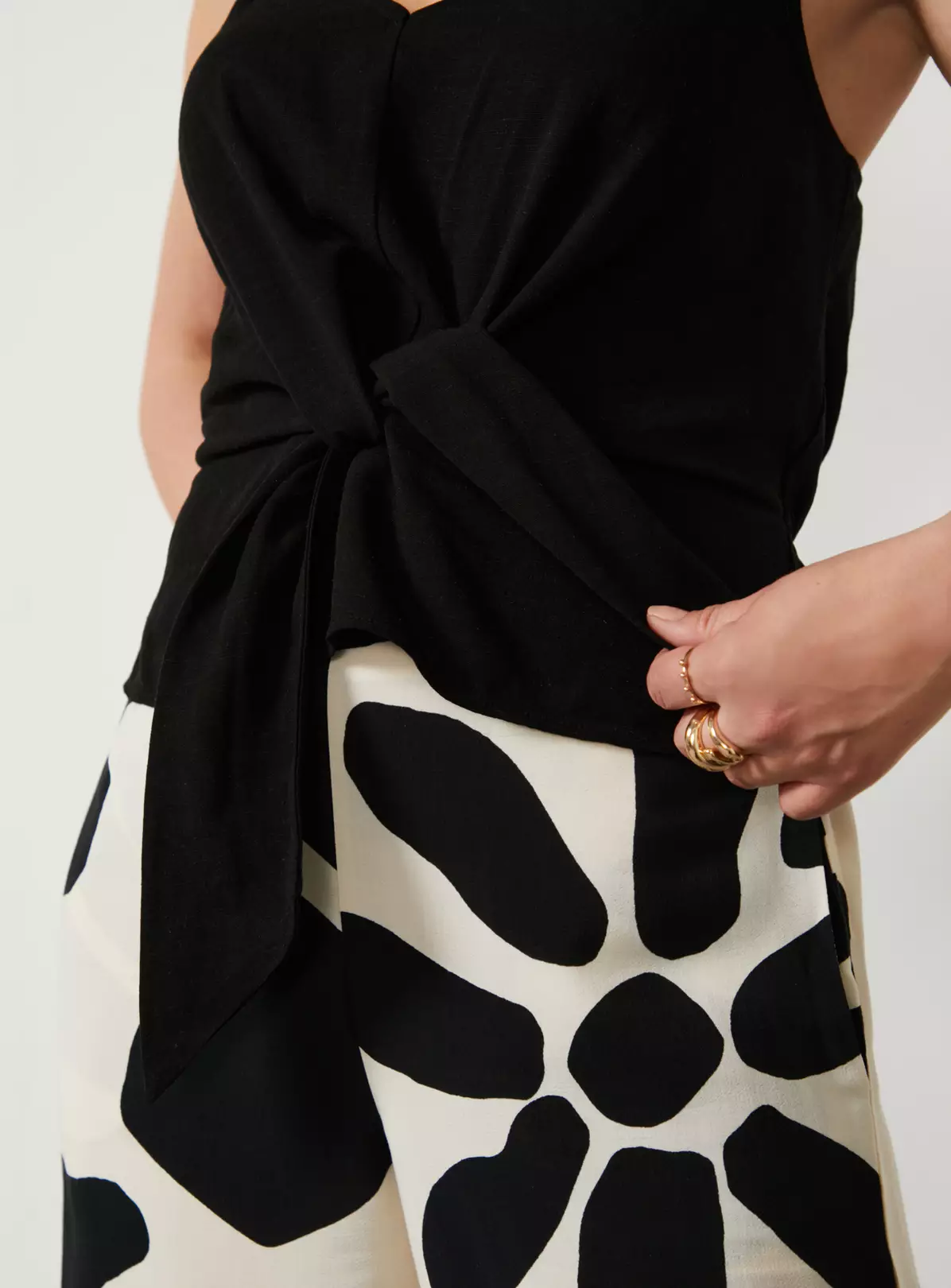 For All The Love Linen Blend Tie Front Cami 18 2 For All The Love Linen Blend Tie Front Cami 18 - Image 2