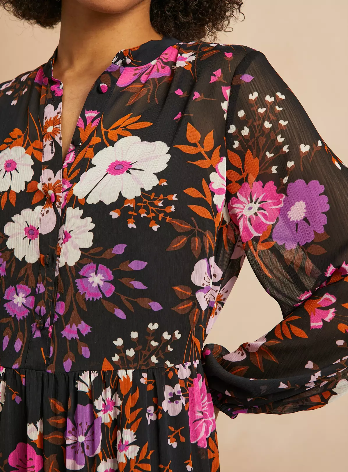 EVERBELLE Crinkle Chiffon Floral Maxi Dress 8 1 EVERBELLE Crinkle Chiffon Floral Maxi Dress 8