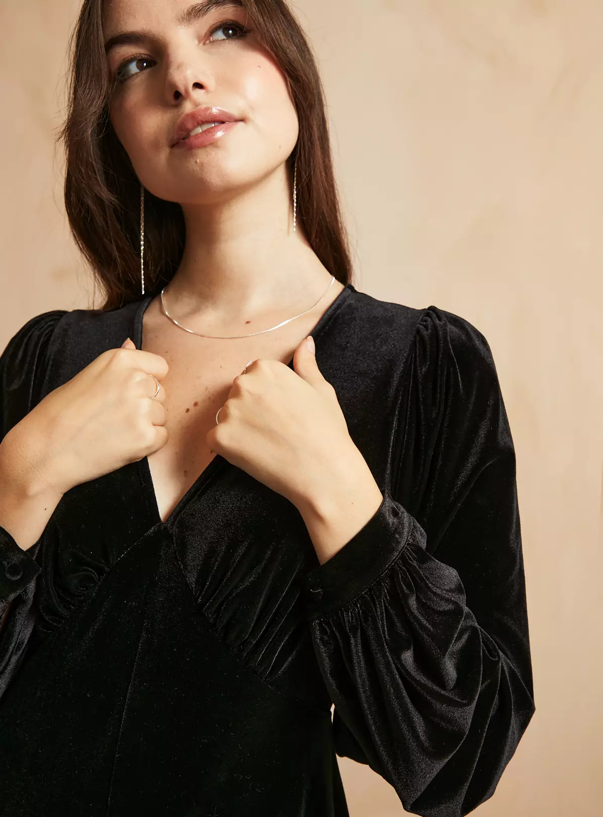 EVERBELLE Black Velvet Jumpsuit 16 4 EVERBELLE Black Velvet Jumpsuit 16 - Image 4