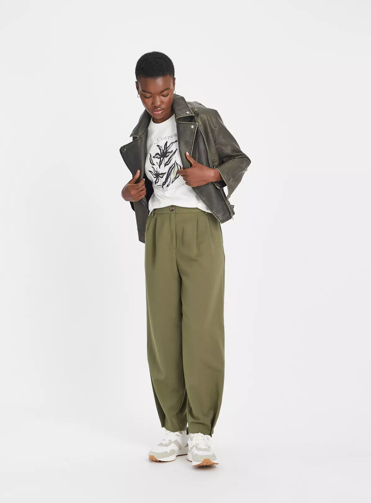 Cream Flower Graphic T-Shirt 24 3 Cream Flower Graphic T-Shirt 24 - Image 3