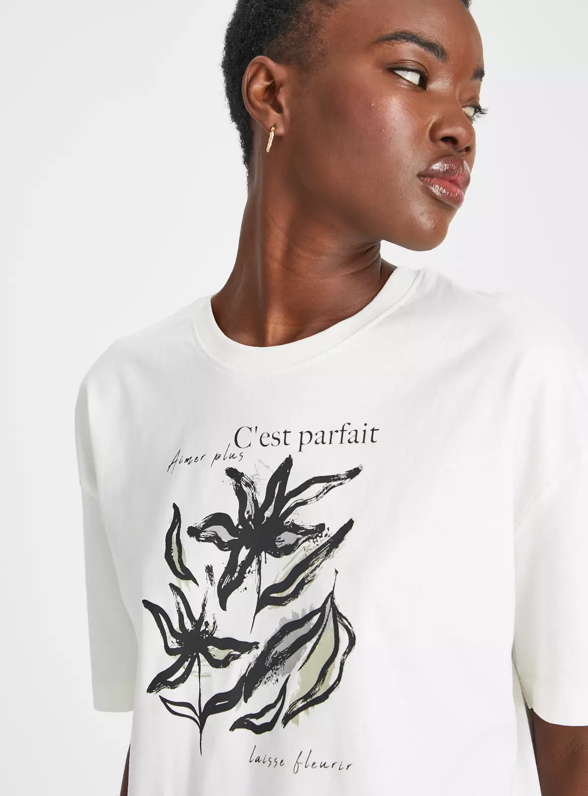 Cream Flower Graphic T-Shirt 24 2 Cream Flower Graphic T-Shirt 24 - Image 2