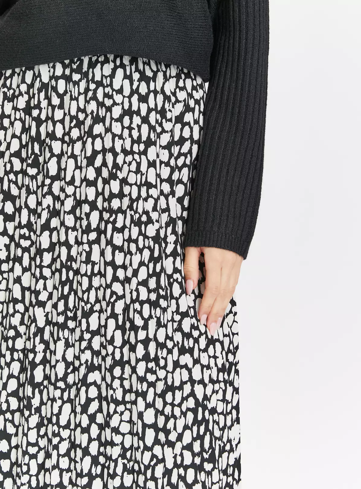 Mono Animal Print Pleated Midaxi Skirt 12 2 Mono Animal Print Pleated Midaxi Skirt 12 - Image 2