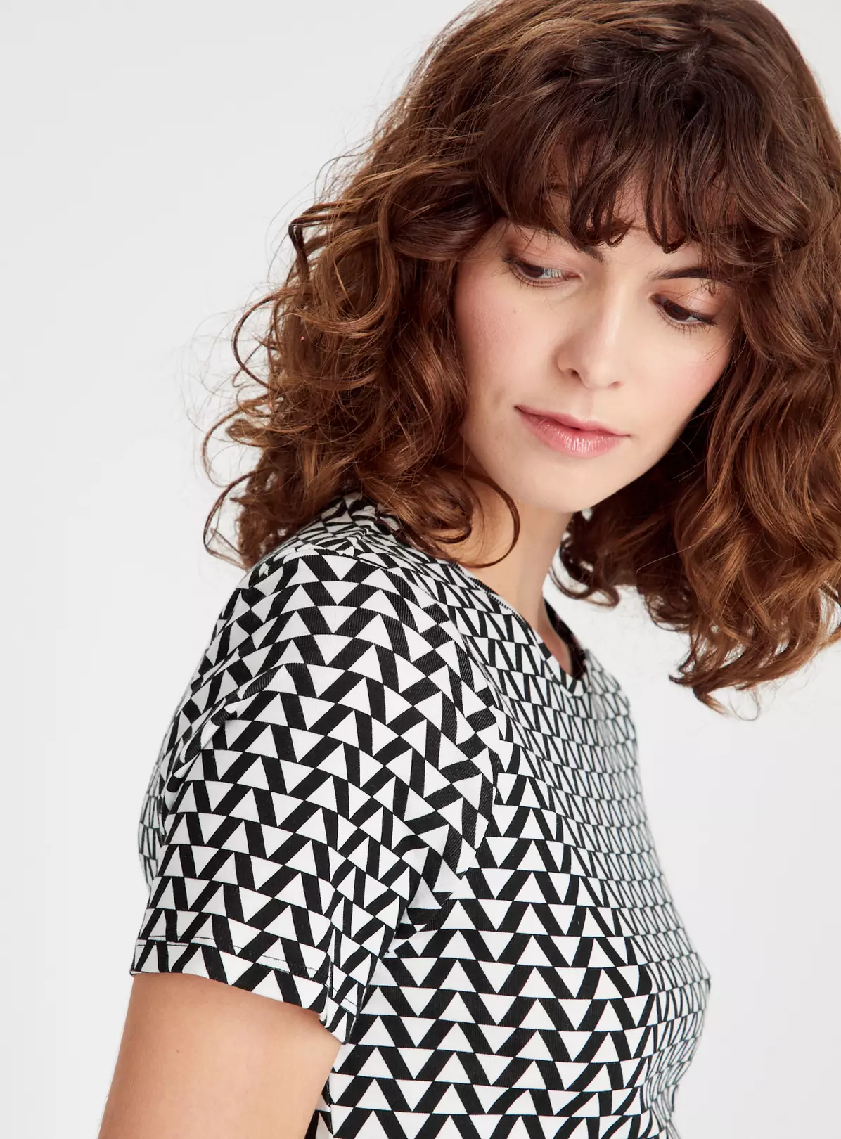 Mono Geometric Print T-Shirt 12 3 Mono Geometric Print T-Shirt 12 - Image 3