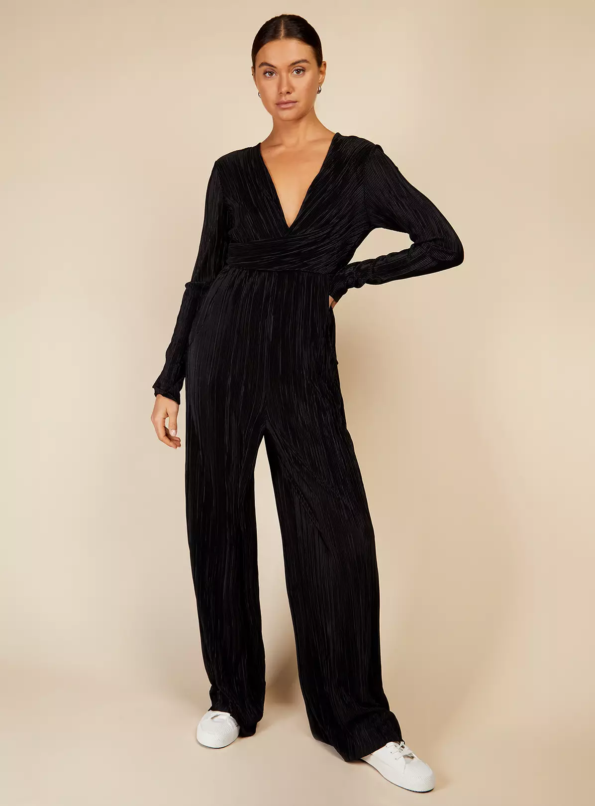 VOGUE WILLIAMS Black Plisse Jsuit 8 3 VOGUE WILLIAMS Black Plisse Jsuit 8 - Image 3