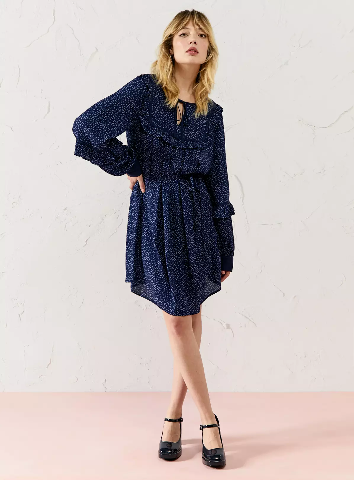 EVERBELLE Contrast Binding Frill Detail Mini Dress 22 2 EVERBELLE Contrast Binding Frill Detail Mini Dress 22 - Image 2