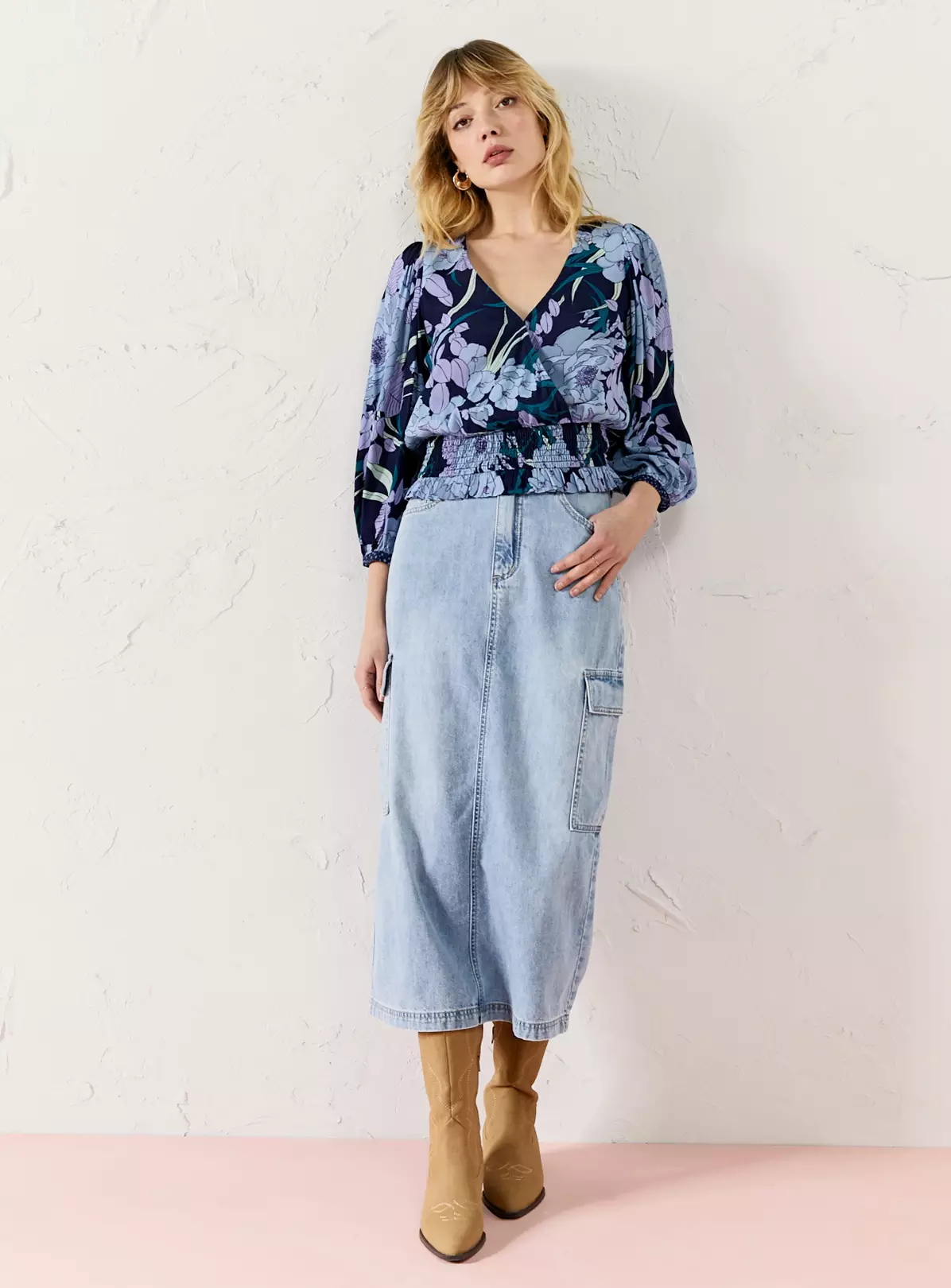 EVERBELLE Spring Peony Shirred Waist V-Neck Top 18 3 EVERBELLE Spring Peony Shirred Waist V-Neck Top 18 - Image 3