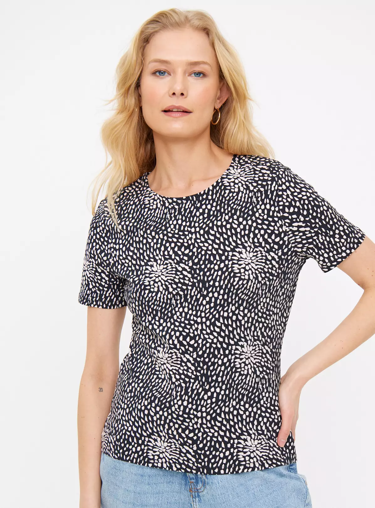 Monochrome Mark Making Print Slim Fit T-Shirt24 4 Monochrome Mark Making Print Slim Fit T-Shirt24 - Image 4