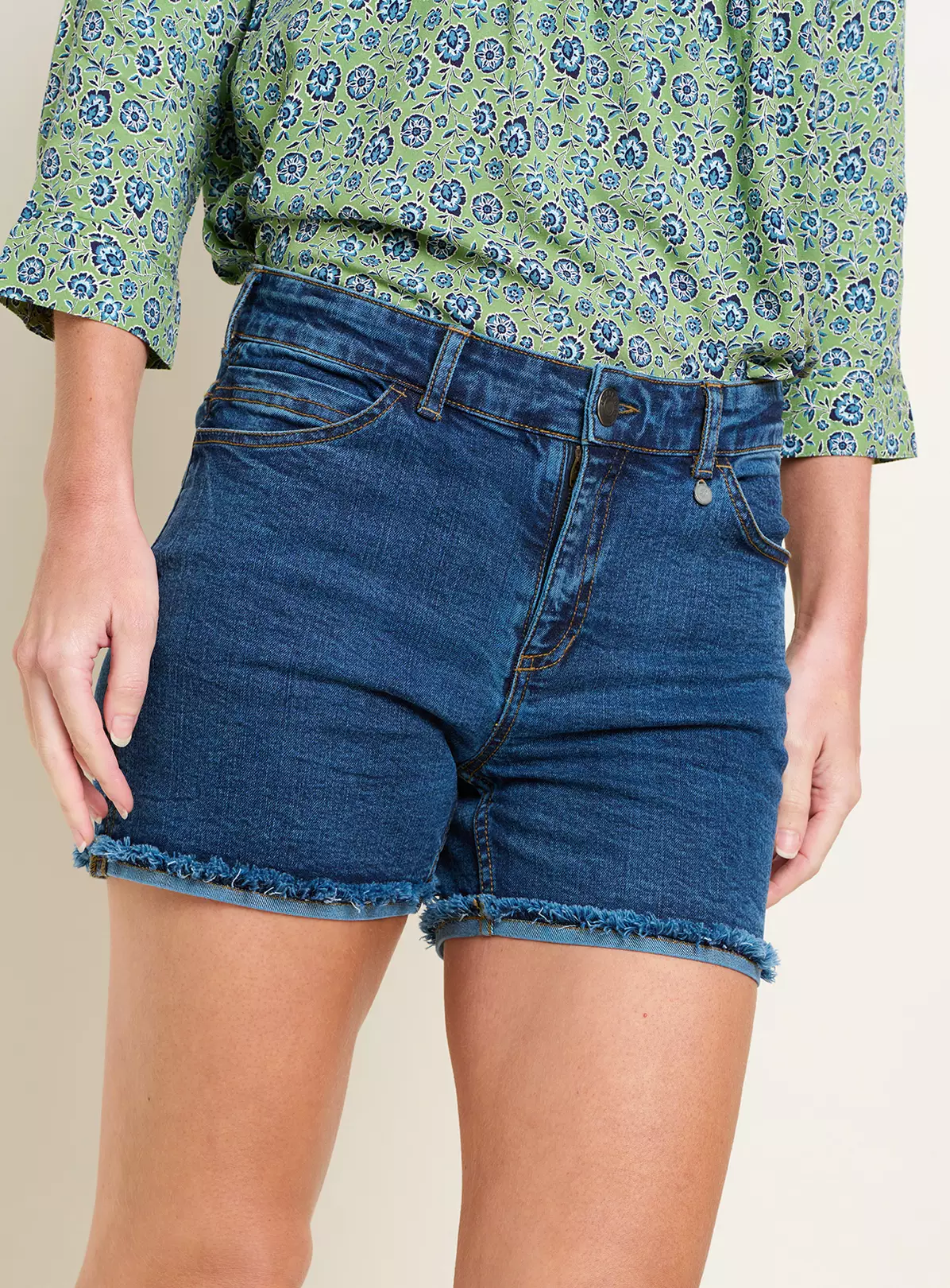 BRAKEBURN Raw Edge Hem Denim Short 18 3 BRAKEBURN Raw Edge Hem Denim Short 18 - Image 3